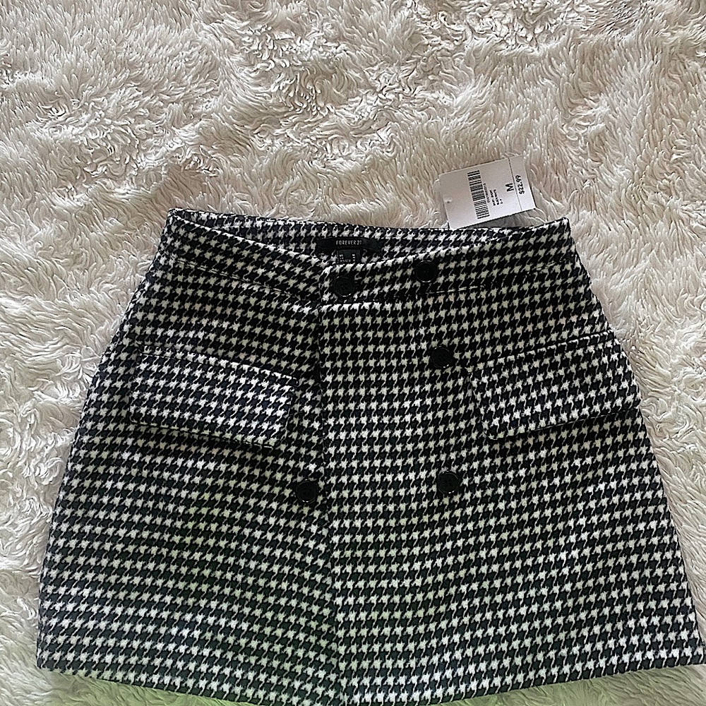 Mini Skirt Perfect For Date Night,Work,Brunch Etc. - Picture 2 of 2